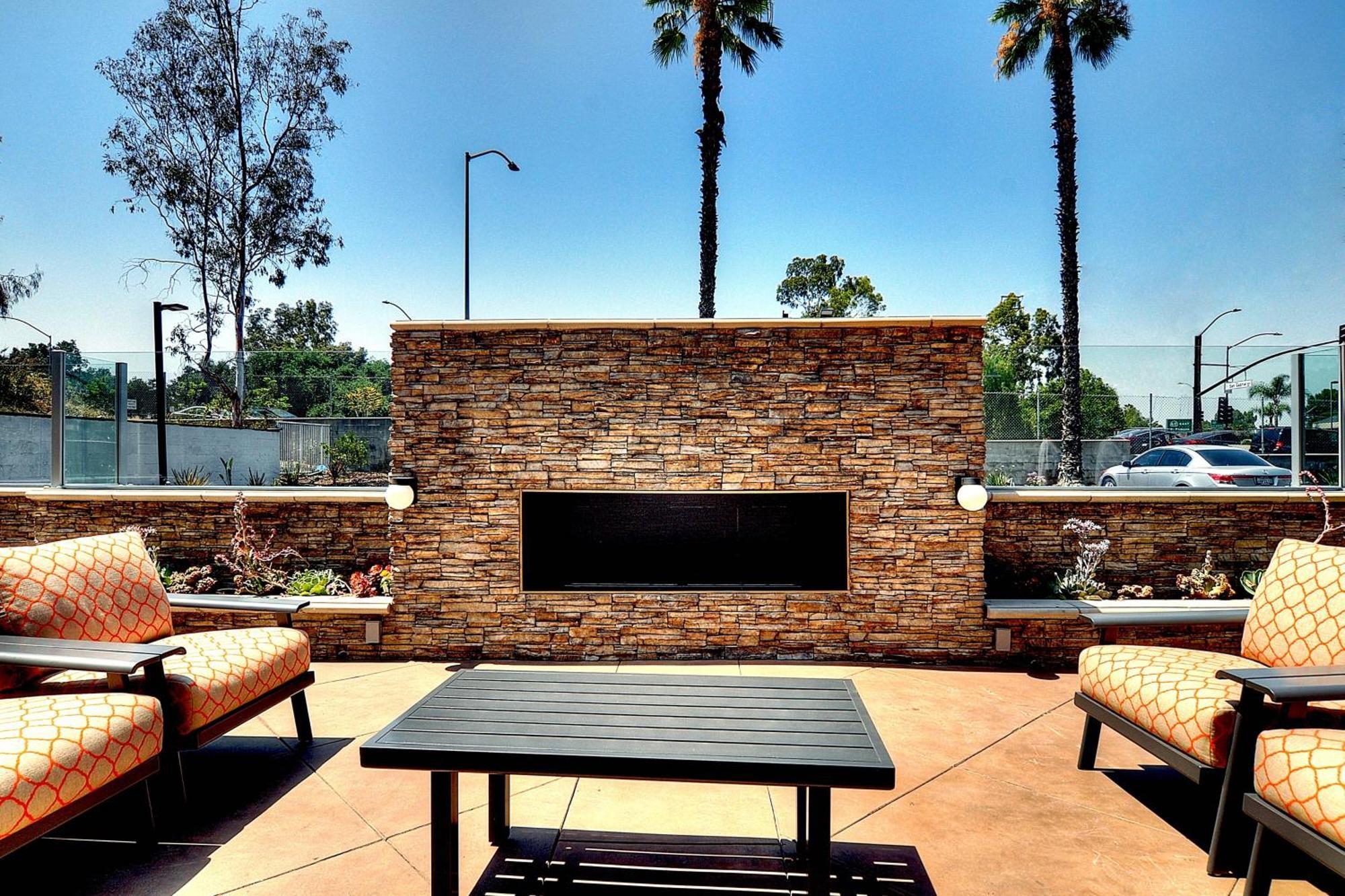 Fairfield Inn & Suites By Marriott Los Angeles Роузмийд Екстериор снимка