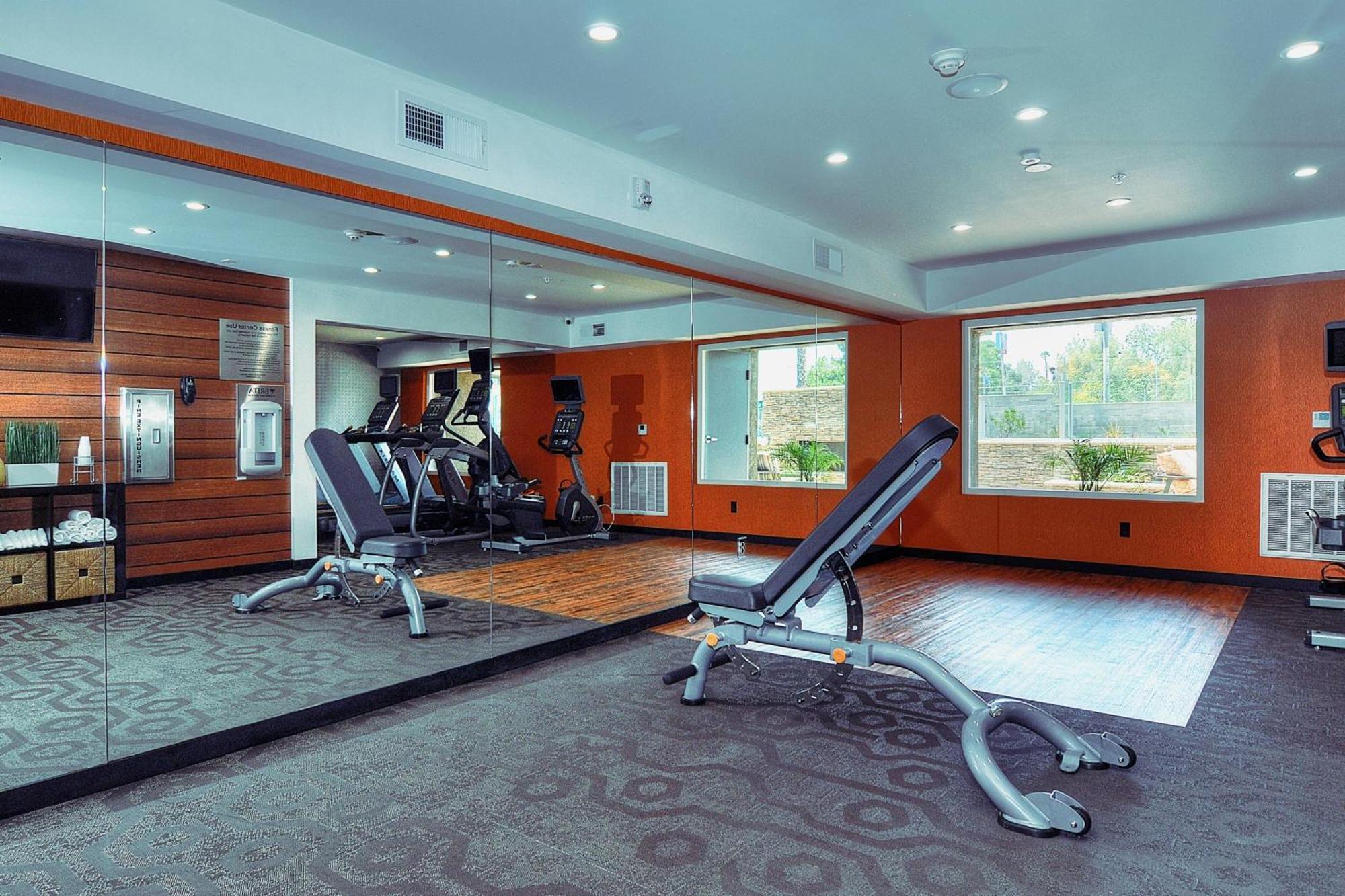 Fairfield Inn & Suites By Marriott Los Angeles Роузмийд Екстериор снимка