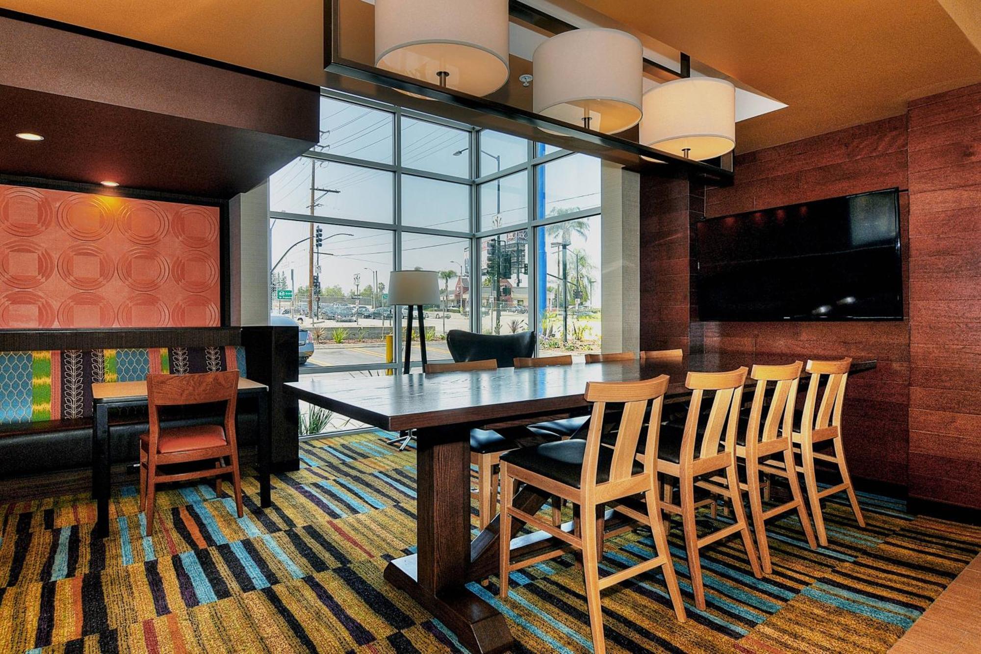 Fairfield Inn & Suites By Marriott Los Angeles Роузмийд Екстериор снимка