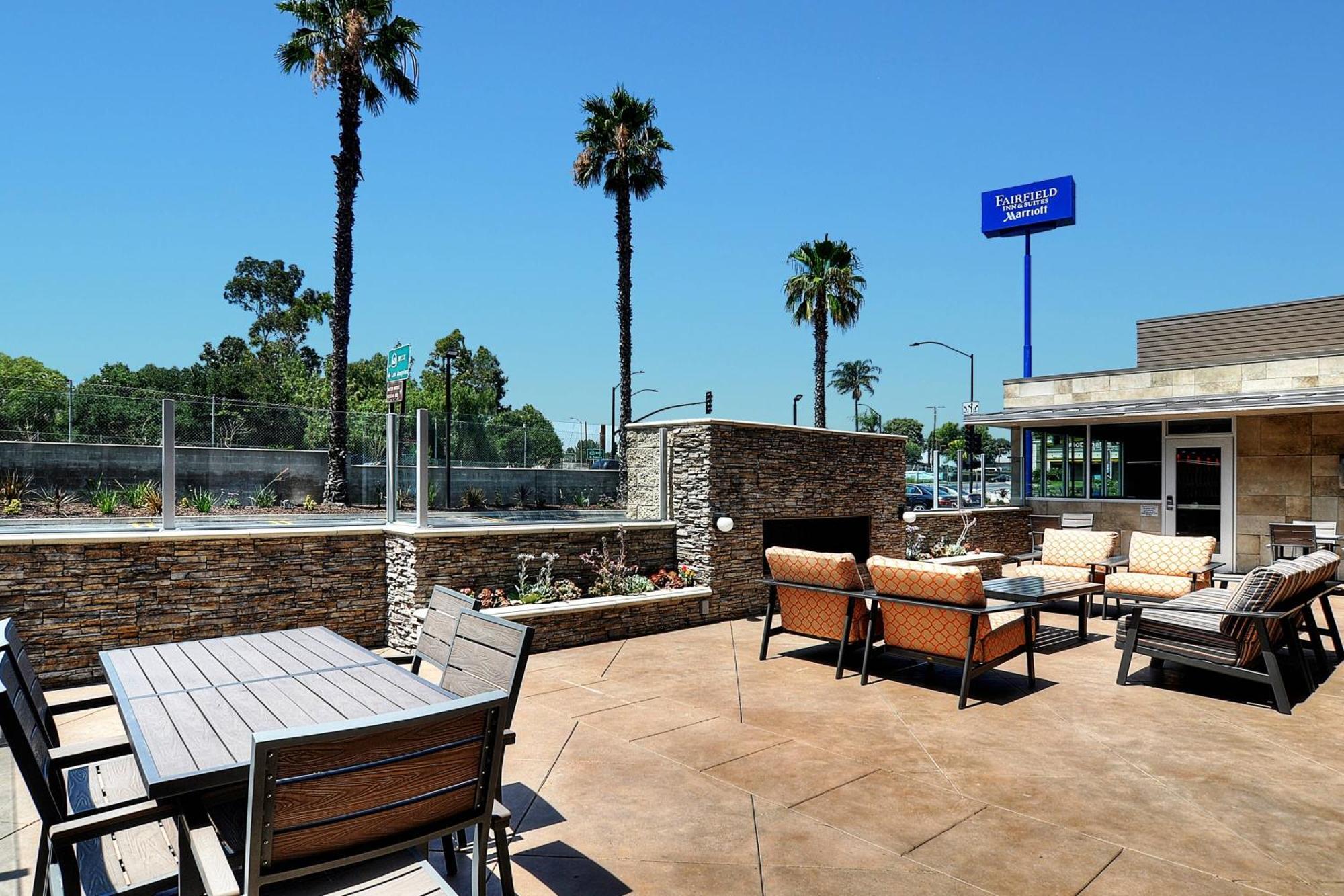 Fairfield Inn & Suites By Marriott Los Angeles Роузмийд Екстериор снимка