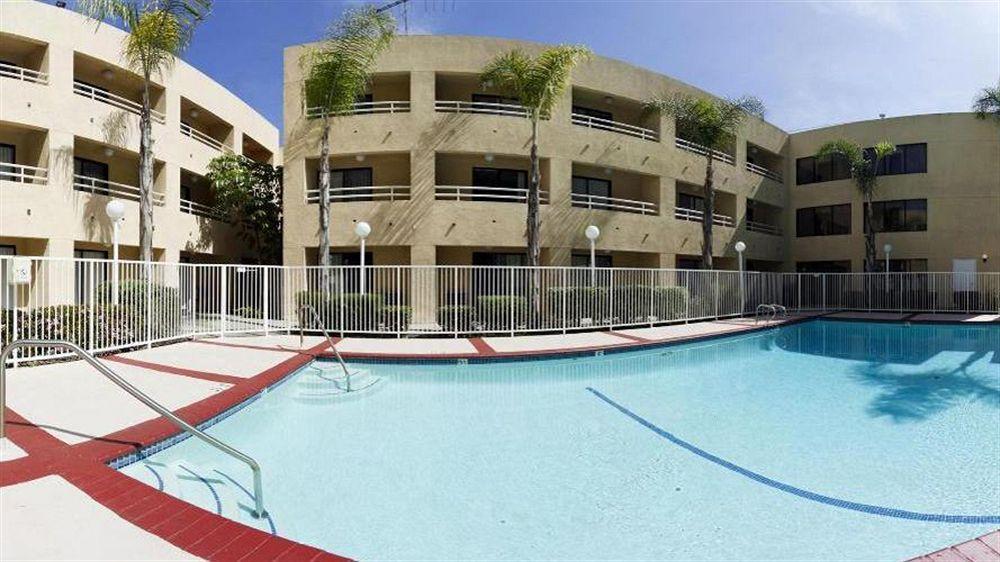 Fairfield Inn & Suites By Marriott Los Angeles Роузмийд Екстериор снимка