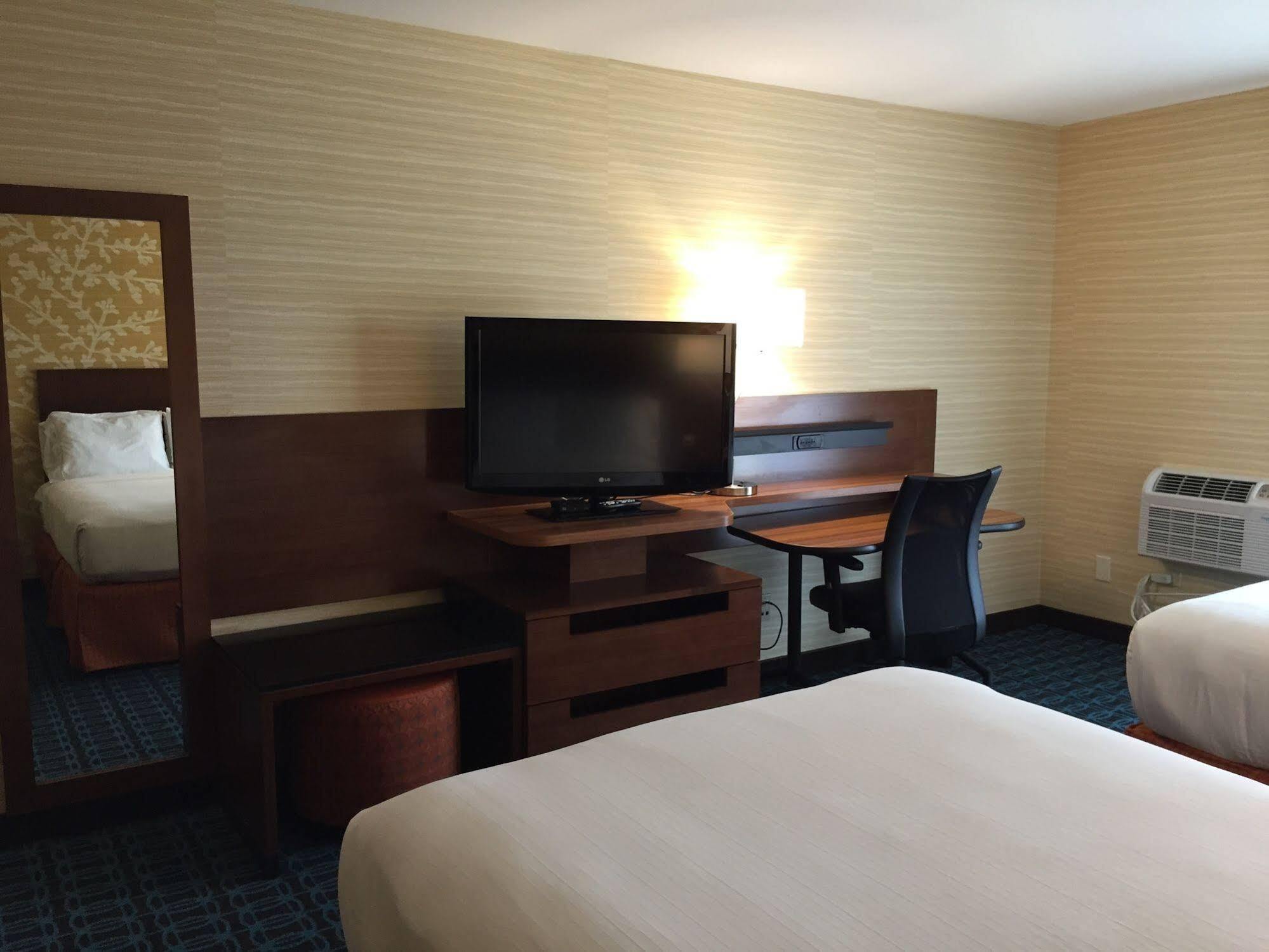 Fairfield Inn & Suites By Marriott Los Angeles Роузмийд Екстериор снимка